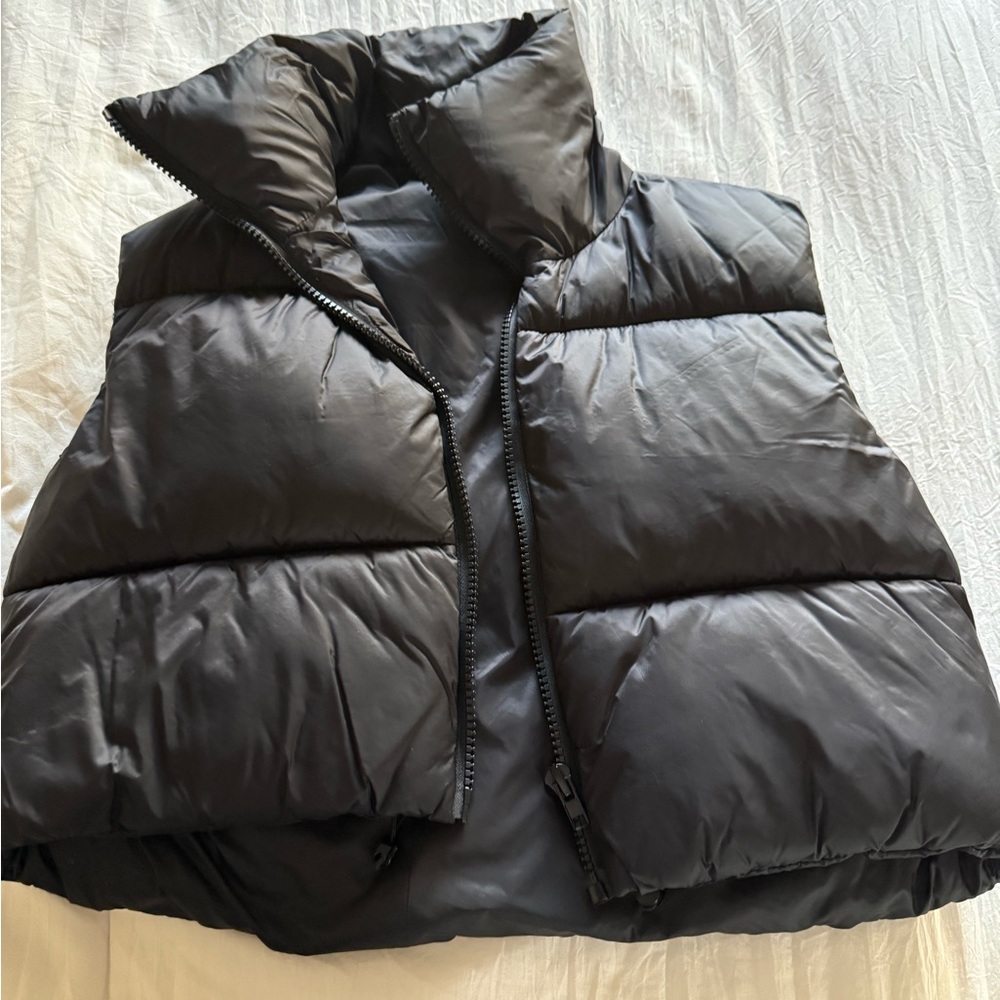 Sleek Black Cropped Puffer Vest